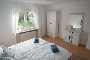 2 makuuhuonetta, vauvan matkasänky, ilmainen Wi-Fi, vuodevaatteet