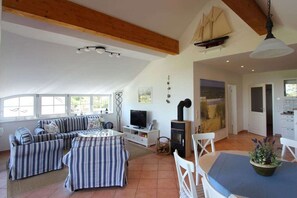Smart-TV, Kamin, Stereoanlage