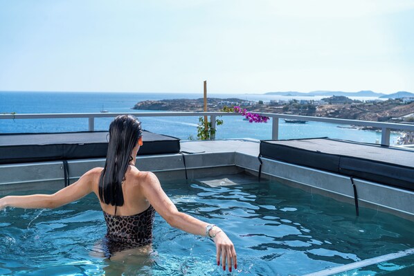 Outdoor spa tub - Superior Apartment with Private Glass Pool & Shared Infinity Pool, Gym, Bar (C965+8J Mykonos, Greece)