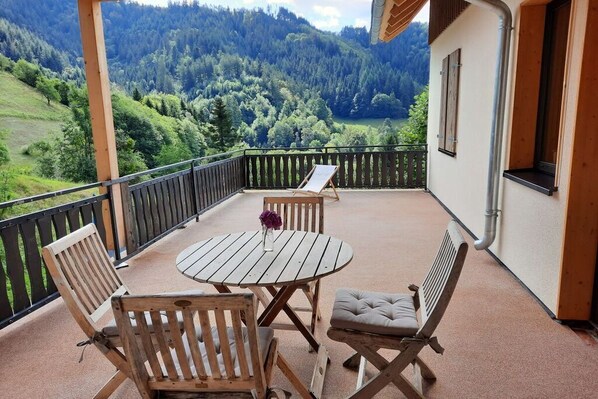 تناول الطعام بالخارج