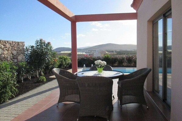 Outdoor dining - Villa Julia Comfortable holiday residence (Costa Calma,Fuerteventura)