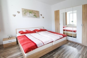2 Schlafzimmer, Bügeleisen/Bügelbrett, kostenloses WLAN, Bettwäsche