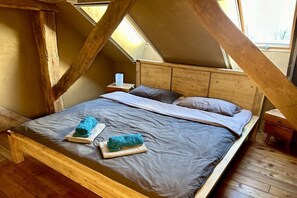 3 bedrooms, desk, free WiFi, bed sheets