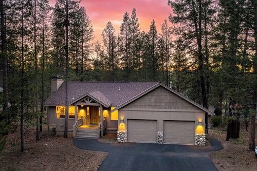 Quail by AvantStay | Great Location + Game Room, Hot Tub, & Deck!