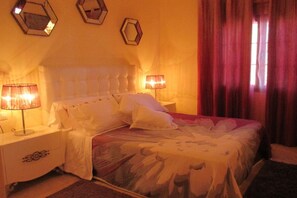 2 bedrooms, iron/ironing board, Internet, bed sheets