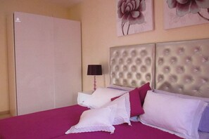 2 slaapkamers, een bureau, een strijkplank/strijkijzer, gratis wifi