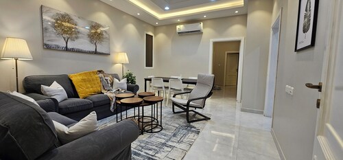 Modern & Cozy Apartment Quiet Area Near Malls & Restaurants