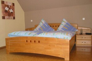 3 chambres, fer et planche à repasser, accès à Internet, literie fournie