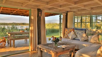 Romantic Cabin | Living area