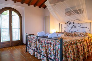 2 bedrooms, free WiFi - Villa with terrace and pool (Montaione)