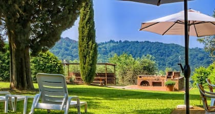 Apartment in Tuscany with Pool & Garden