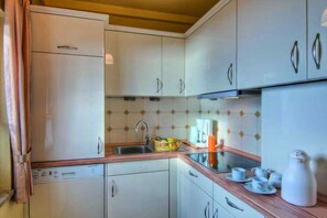 Micro-ondas, cooktop, lava-louças