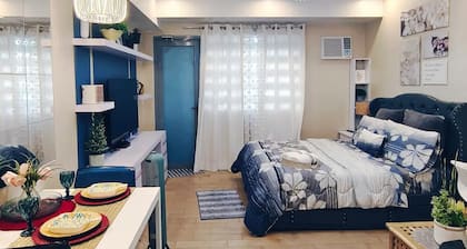 Manhattan plaza 2 araneta cubao with Balcony karaoke, netflix, washing machine