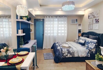 Manhattan plaza 2 araneta cubao with Balcony karaoke, netflix, washing machine