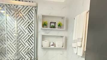 Shower, hair dryer, bidet, towels