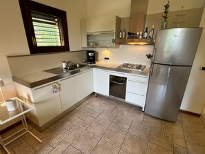 Kühlschrank, Ofen, Geschirrspüler, Wasserkocher