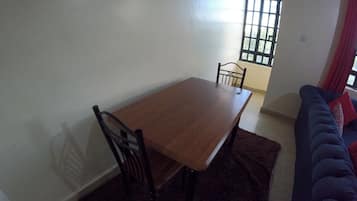 Deluxe Apartment, City View | Living area