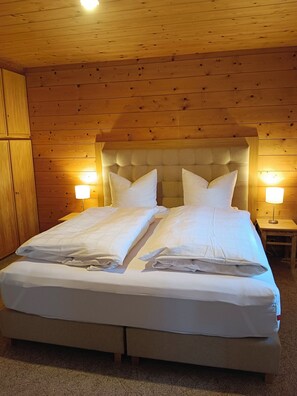 1 bedroom, bed sheets - Vacation apartment 1, 45sqm for max. 2 persons (Reit im Winkl)