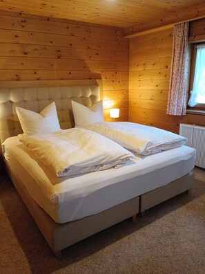 1 bedroom, bed sheets