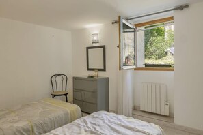 2 bedrooms, WiFi, bed sheets