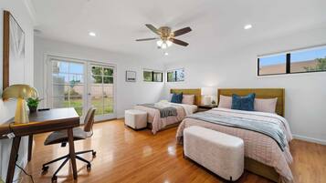 2 quartos, escrivaninha, ferros/tábuas de passar roupa