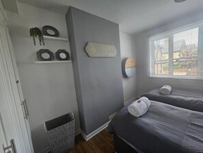 2 bedrooms, iron/ironing board, WiFi, bed sheets - Affordable Stylish Fully Furnished 2 Bedroom Apartment,sleeps upto 6 people
(St Albans)