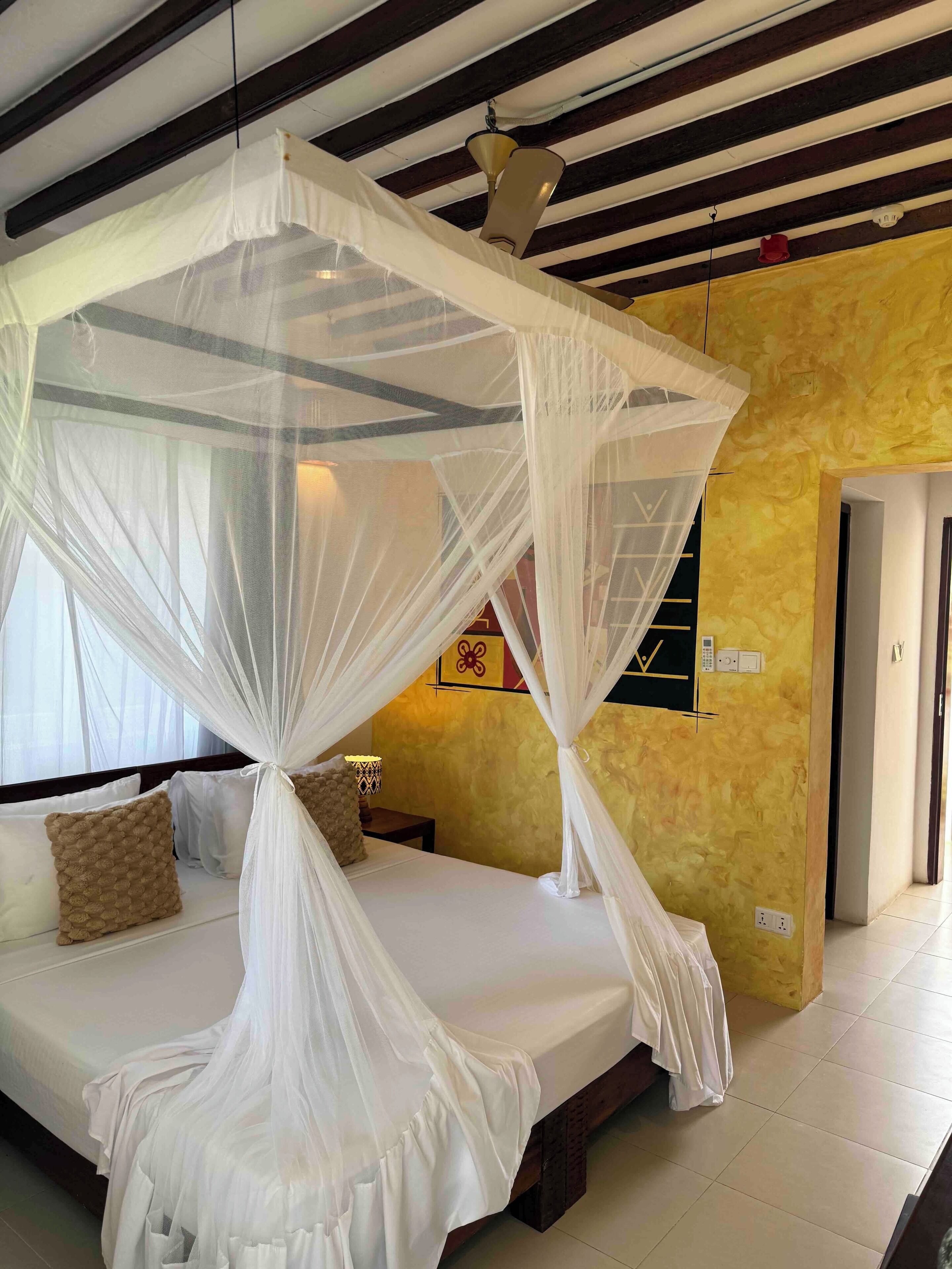 标准双人房或双床房 | 迷你吧、客房内保险箱、特色装修、特色家居