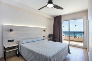 Apartamento luxo, vista para o mar | 2 quartos, cofres nos quartos, ferros/tábuas de passar roupa