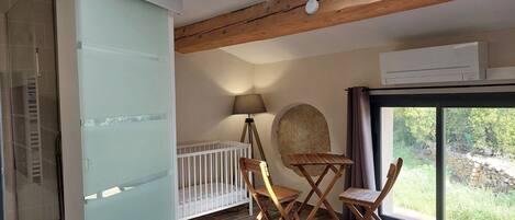 2 quartos, ferros/tábuas de passar roupa, Wi-Fi, roupa de cama