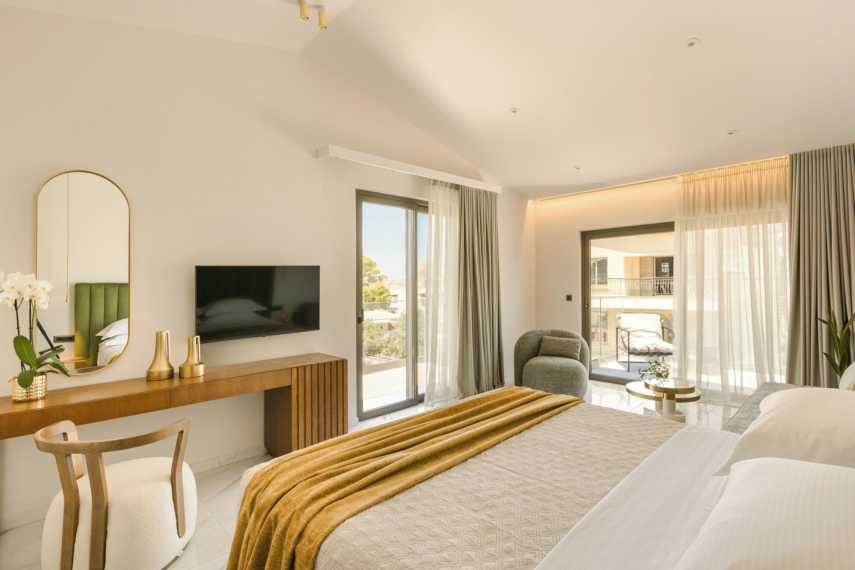 Deluxe Suite, City View