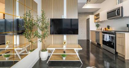 Designer Studio in the Sky - Views, AC, Patio