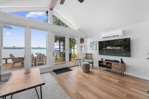 Televisión, oficina