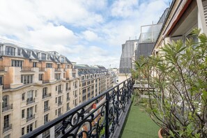 Property grounds - Haussmannian Heights, by Veeve (Paris)
