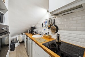 Microonde, forno, lavastoviglie, pentole/stoviglie/utensili
