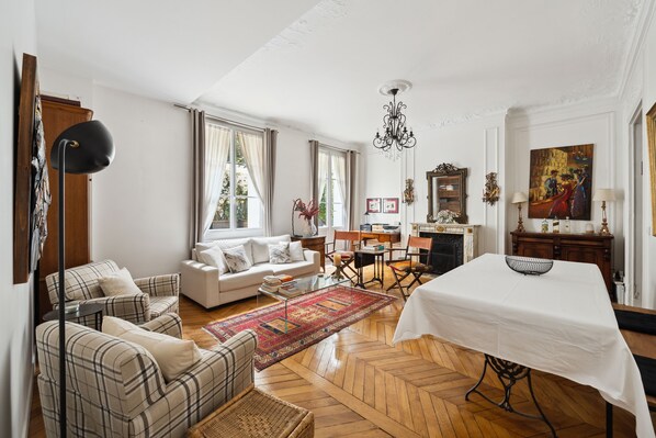 Living area - Dreams of Jasmine, by Veeve (Paris)