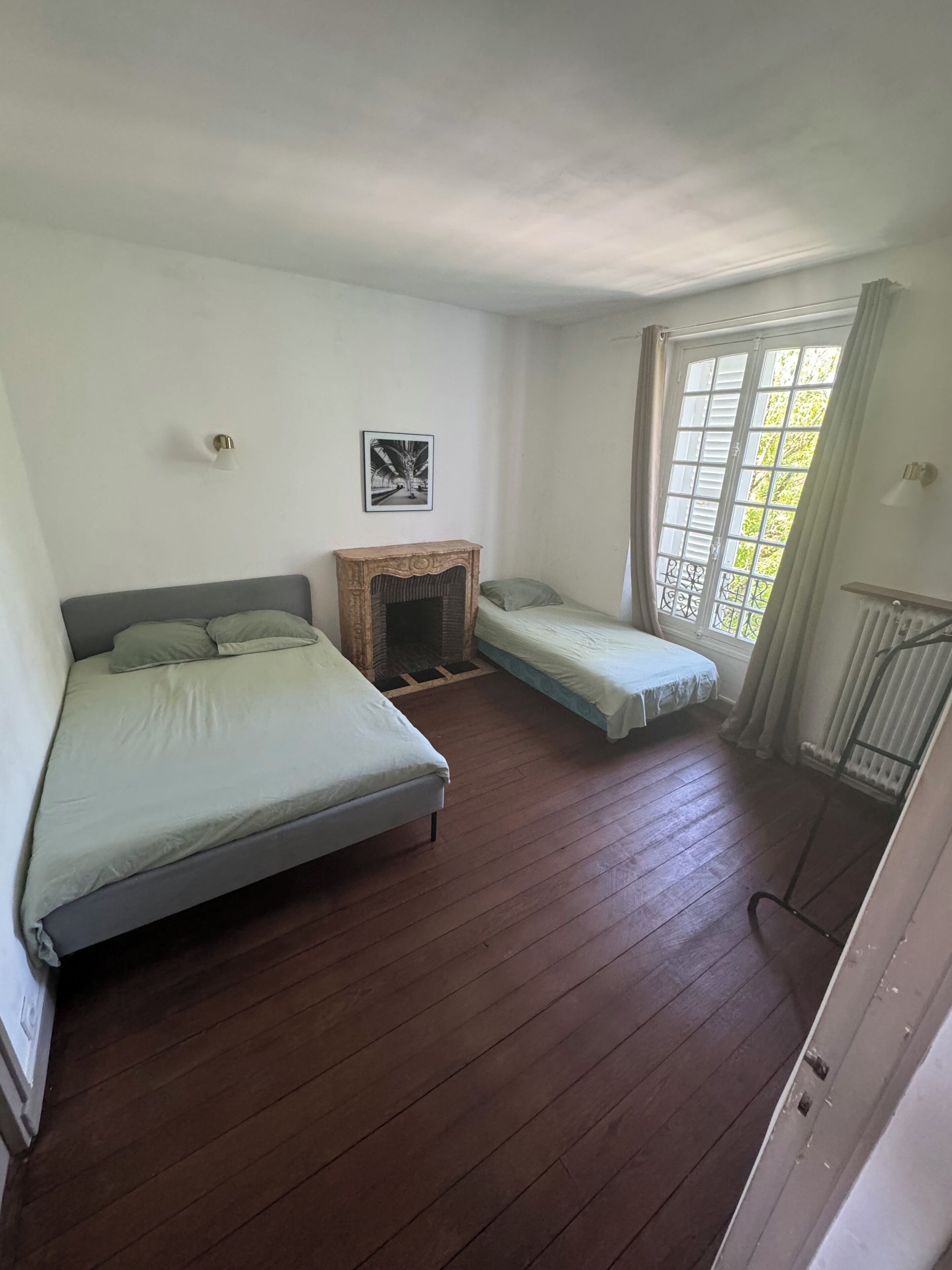 4 chambres, fer et planche à repasser, Wi-Fi, draps fournis