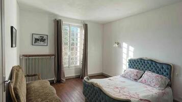 4 habitaciones, tabla de planchar con plancha, wifi y ropa de cama