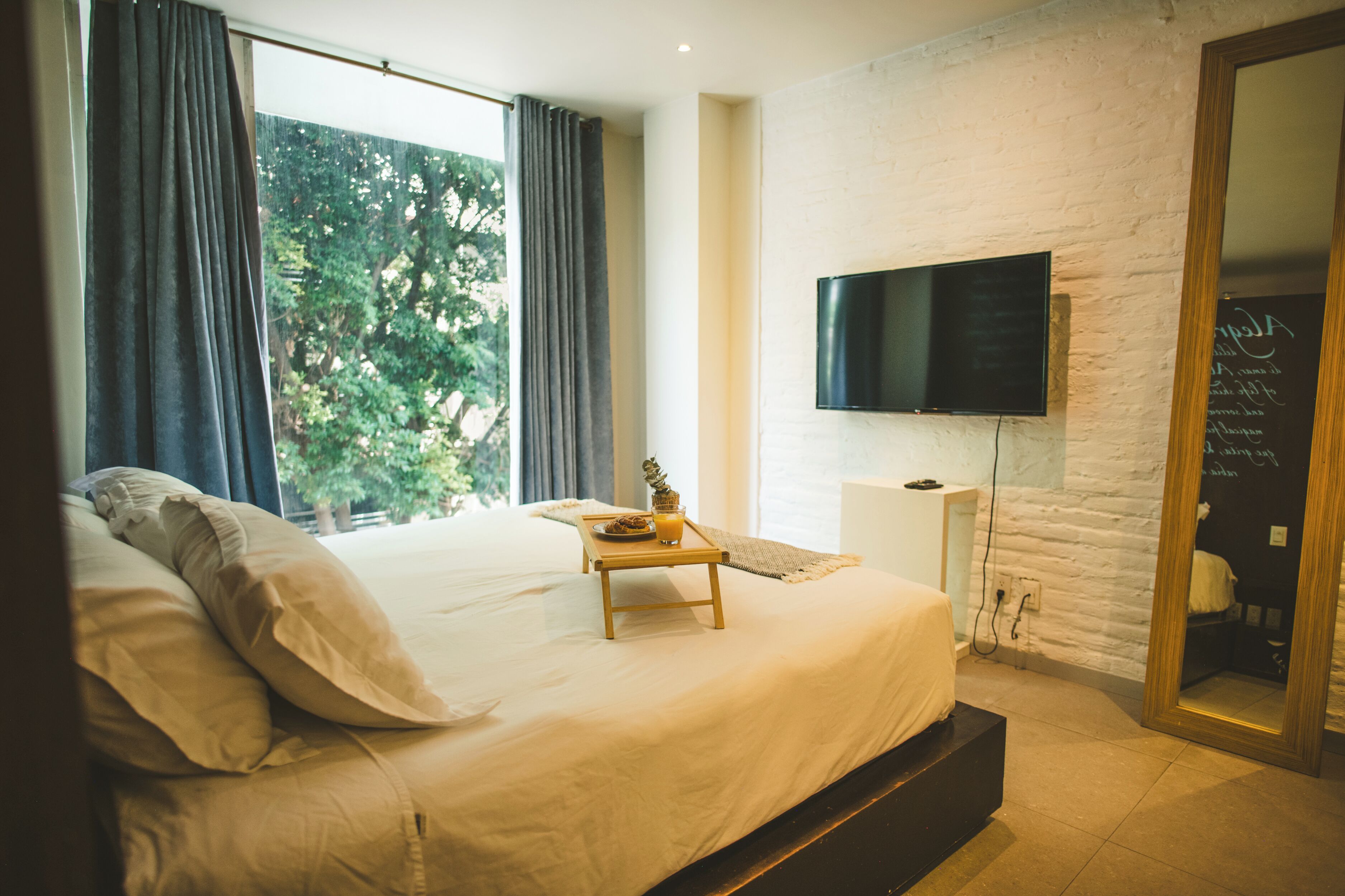 2 Schlafzimmer, Schreibtisch, Bügeleisen/Bügelbrett, Reisekinderbett