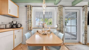 冰箱、微波炉、烤箱、炉灶