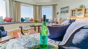 Interior - Min y Mor -  a sea view that sleeps 8 guests  in 4 bedrooms (Trearddur Bay)
