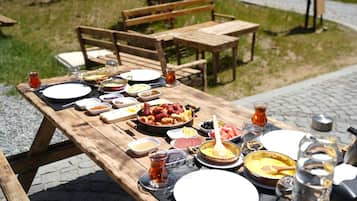 Desayuno típico de la región gratuito y diario