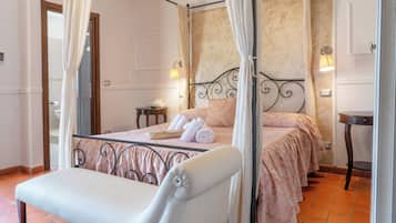 Deluxe lakosztály, kilátással a dombra | 1 hálószoba, prémium ágynemű, pehelypaplan és memóriahabos ágy