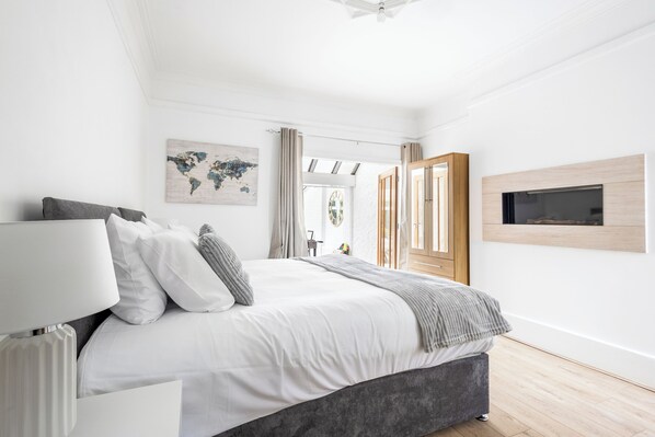 5 bedrooms, iron/ironing board, travel cot, free WiFi