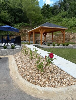 Property grounds - Branson View!  Great Location! (Branson)