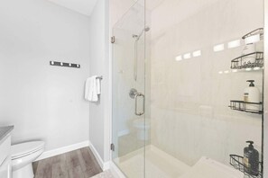 Shower, hair dryer, towels - Branson View!  Great Location! (Branson)