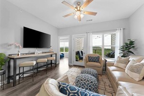 テレビ、書斎 / ワークスペース