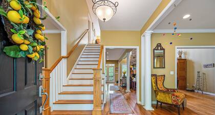 This house is a 4 bedroom(s), 4.5 bathrooms, located in Blacksburg, VA.