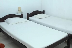 3 chambres, fer et planche Ă repasser, draps fournis