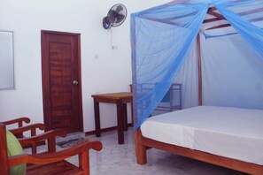 3 bedrooms, iron/ironing board, bed sheets