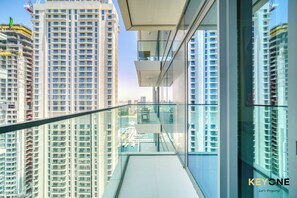 Balcony - Ultimate One Bedroom with Private Beach Access (Dubai)
